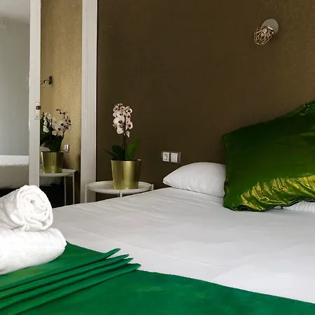 Eleven Hotel *